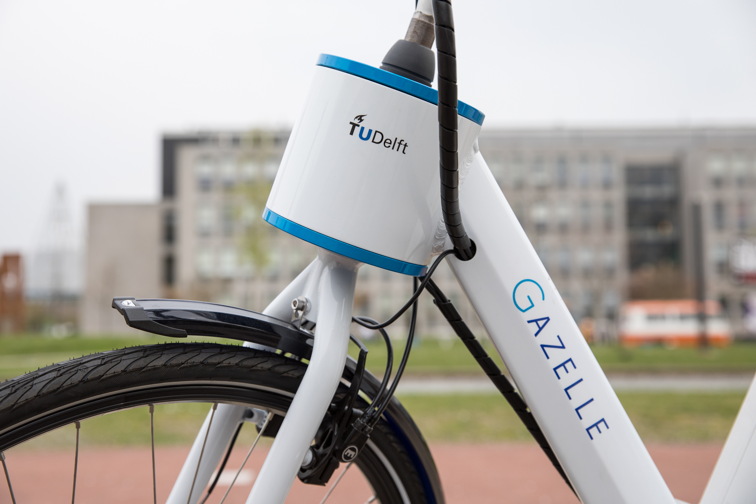 Newswise: Smart motor in handlebars prevents bicycles from falling over